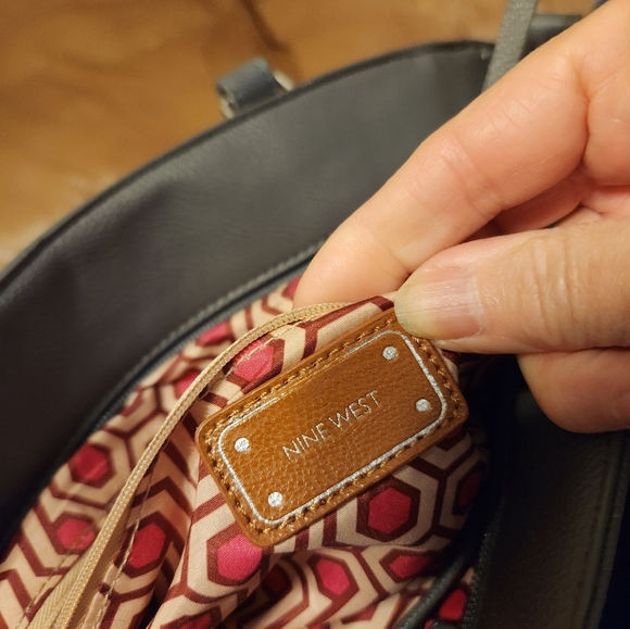 Nine West Gray Large Crossbody NWOT - Picture 4 of 6